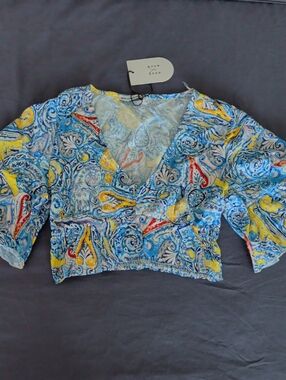 V-Neck Paisley Crop Top in Blue & Yellow